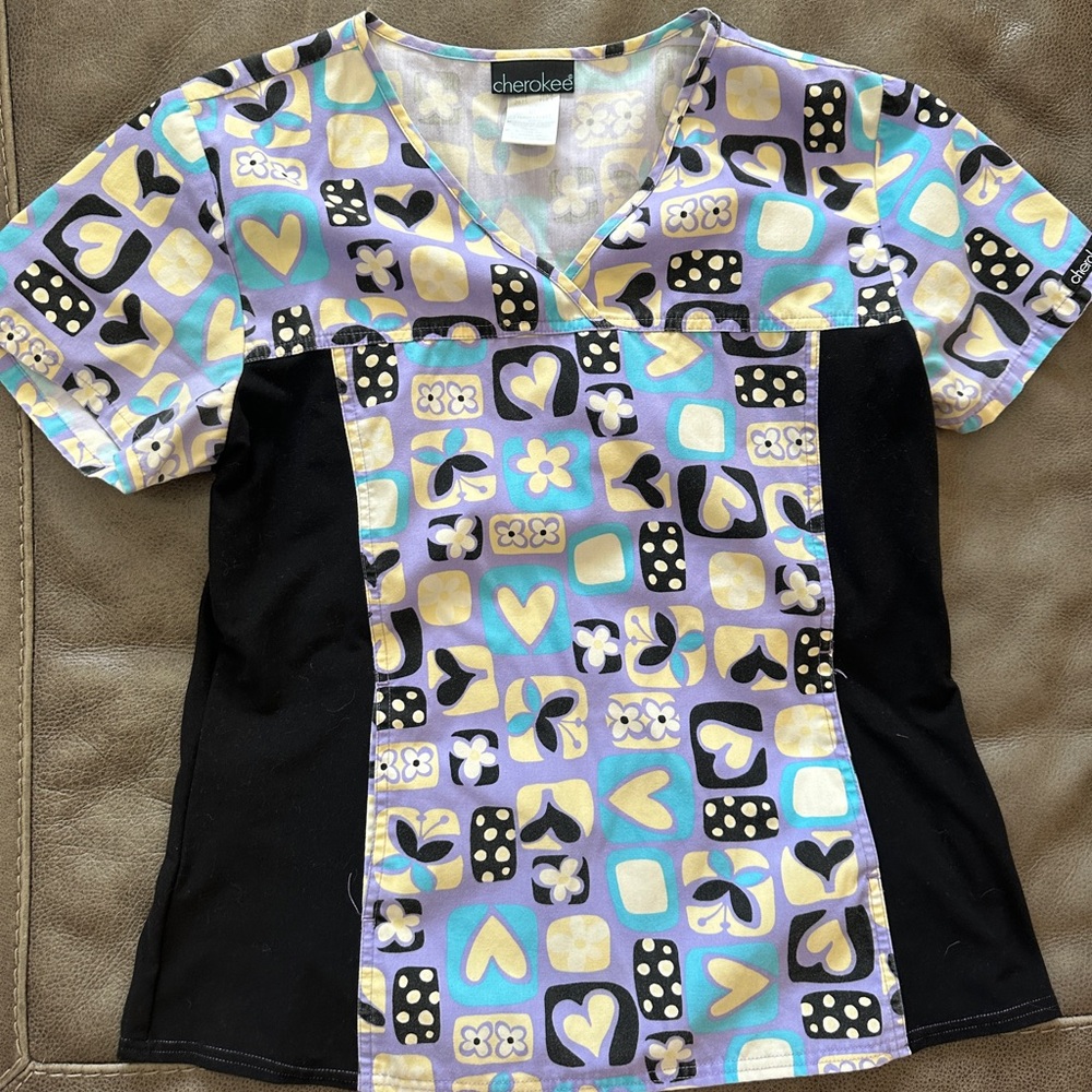 Cherokee scrub top